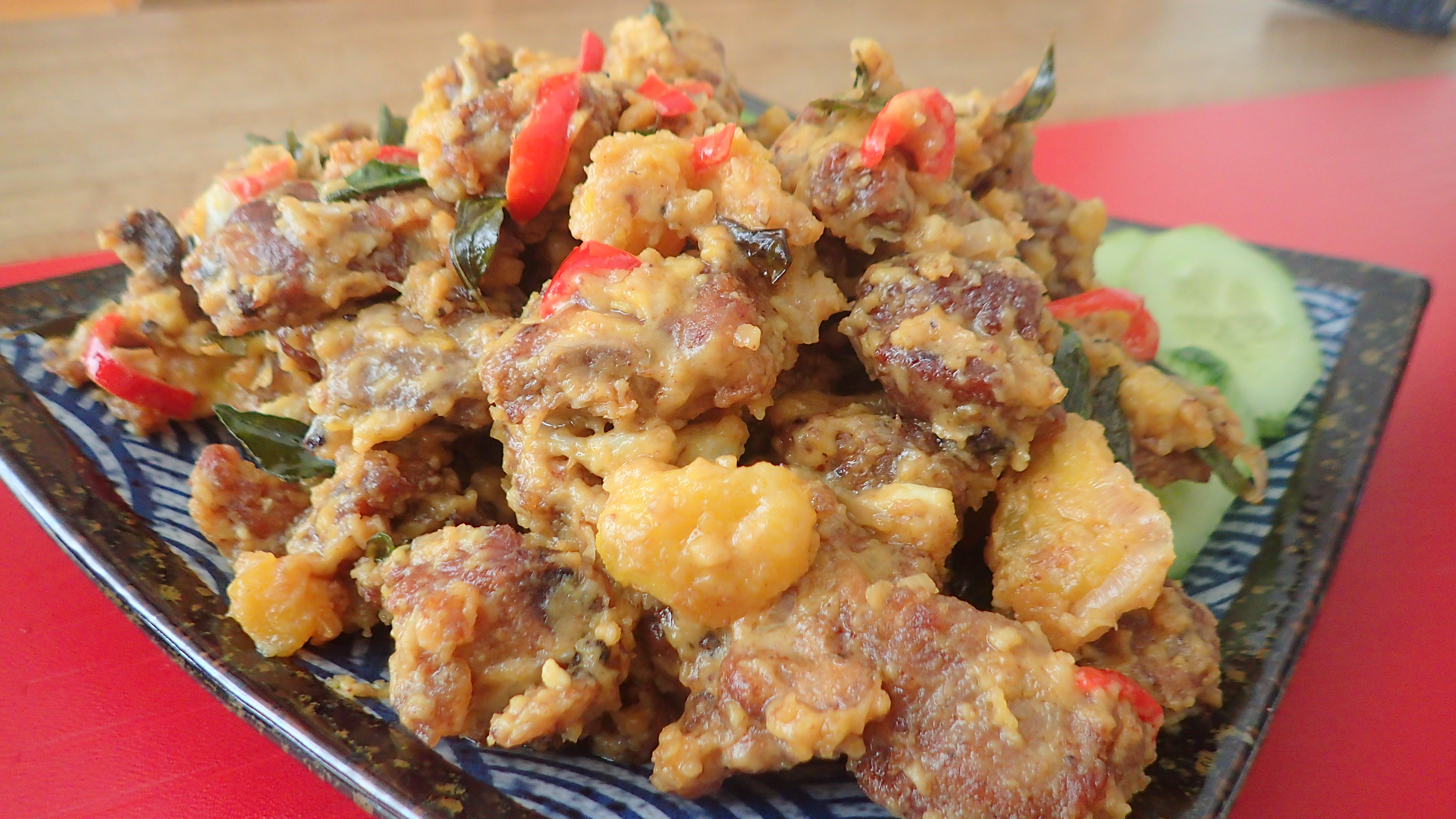 Salted Egg Yolks Butter Pork Ribs – 牛油黃金排骨 with curry leaves & fresh chillies