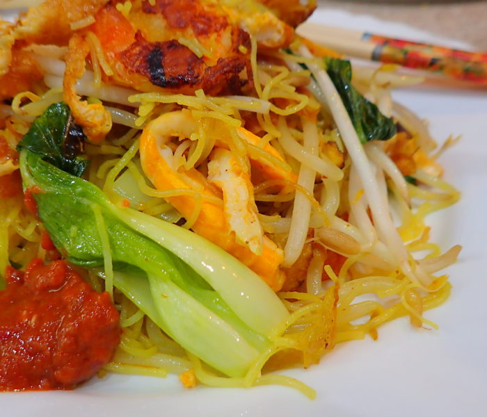 Stir fry rice vermicelli with dried shrimps