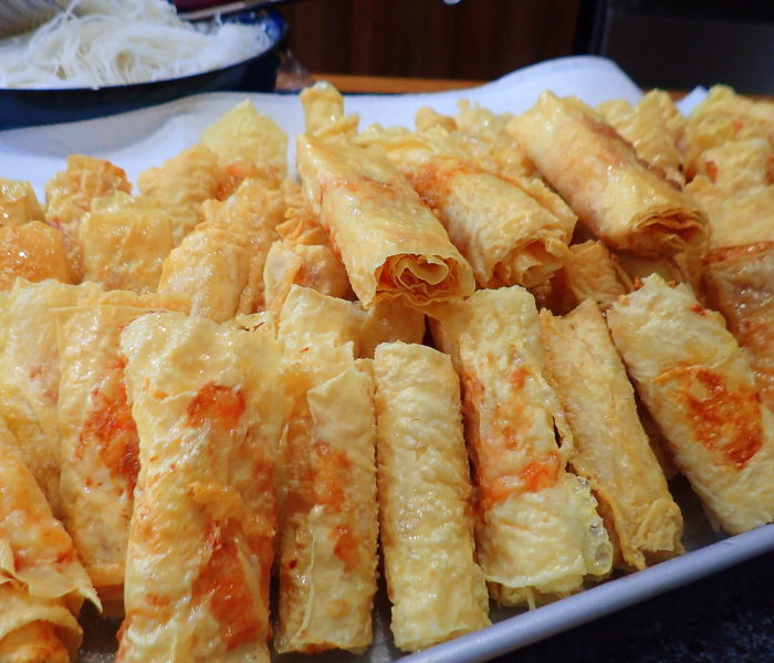 Simple Beancurd prawns rolls 鲜虾腐皮卷