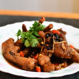 Phoenix Claws – 豉汁凤爪 (Braised Chicken Feet In Fermented Black Bean Sauce) – Signatory mine